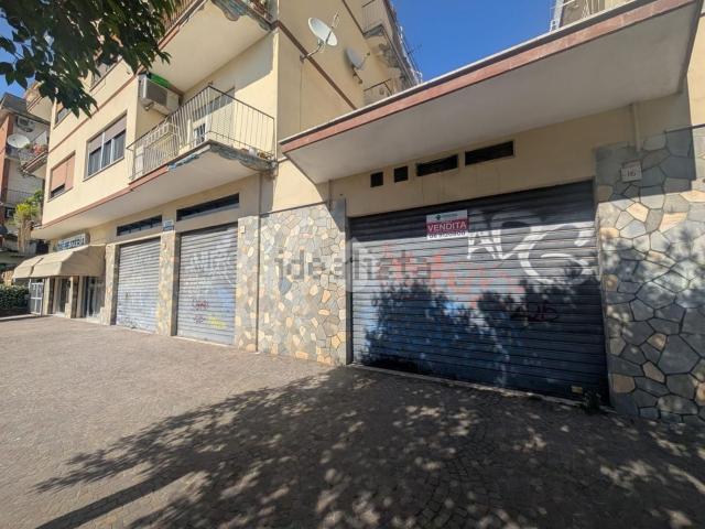 Locale in vendita di 150 m² in Via Cavour, 18