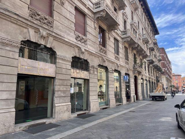 Locale in vendita di 150 m² in Via Camillo Benso Cavour