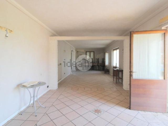 Locale in vendita di 150 m² in Via Campagna, 16