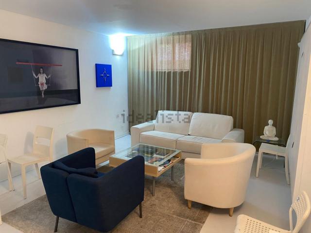Locale in vendita di 150 m² in Via Ciro Menotti, 22