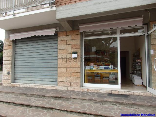Locale in vendita di 150 m² in Via Ciro Menotti, 6