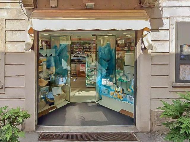Locale in vendita di 150 m² in Via Clateo Castellini, 2