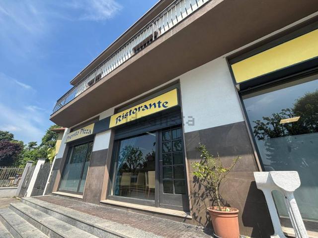 Locale in vendita di 150 m² in Via Cristoforo Colombo, 7