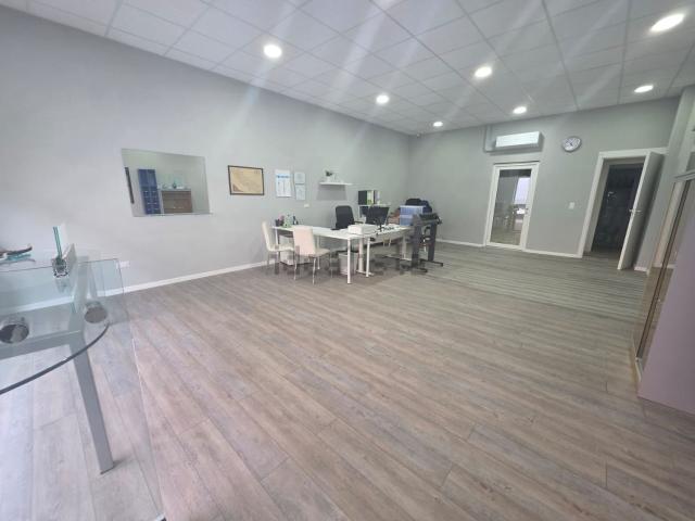 Locale in vendita di 150 m² in Via Arcangelo Ghisleri