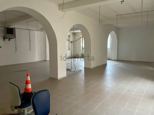 Locale in vendita di 150 m² in Via gallesi, 64