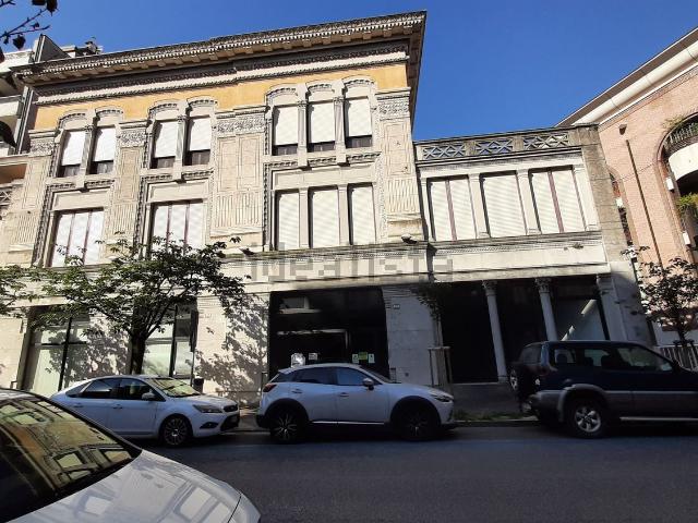 Locale in vendita di 150 m² in Via Giosuè Carducci, 19