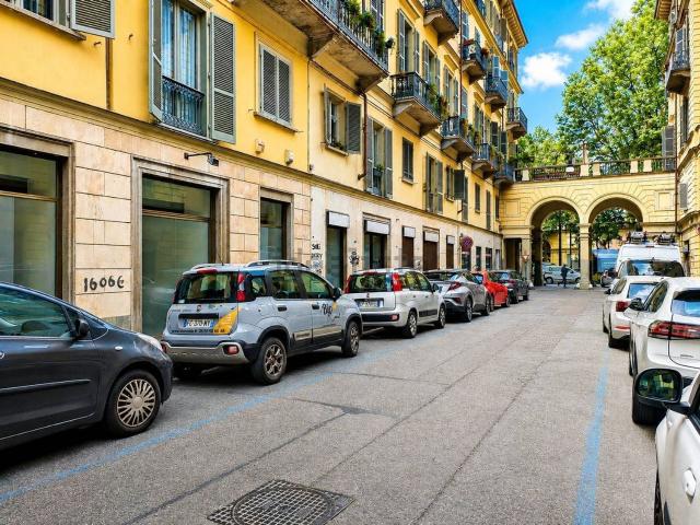 Locale in vendita di 150 m² in Via Giovanni Camerana, 4
