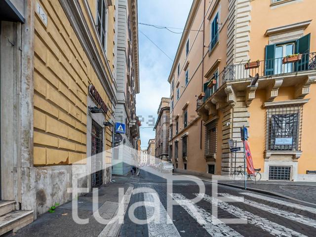 Locale in vendita di 150 m² in Via d&apos Aracoeli