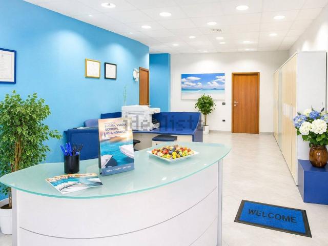 Locale in vendita di 150 m² in Via del Lago, 1