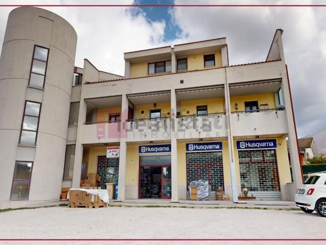Locale in vendita di 150 m² in Via delle Mimose
