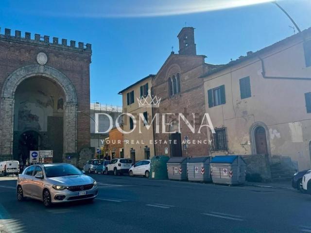Locale in vendita di 150 m² in Via di Città, 35