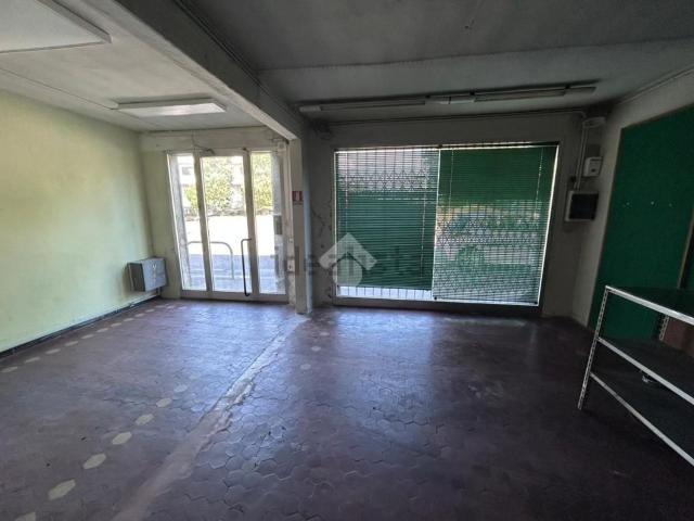 Locale in vendita di 150 m² in Via Ercole de Roberti, 16