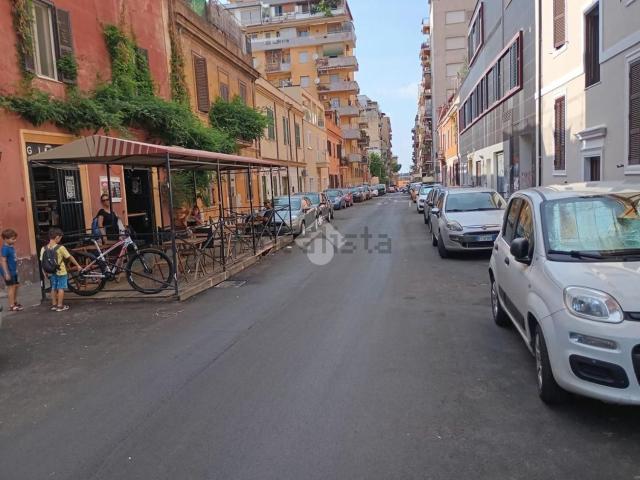 Locale in vendita di 150 m² in Via Ettore Giovenale, 54