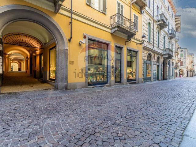 Locale in vendita di 150 m² in Via Italia, 66