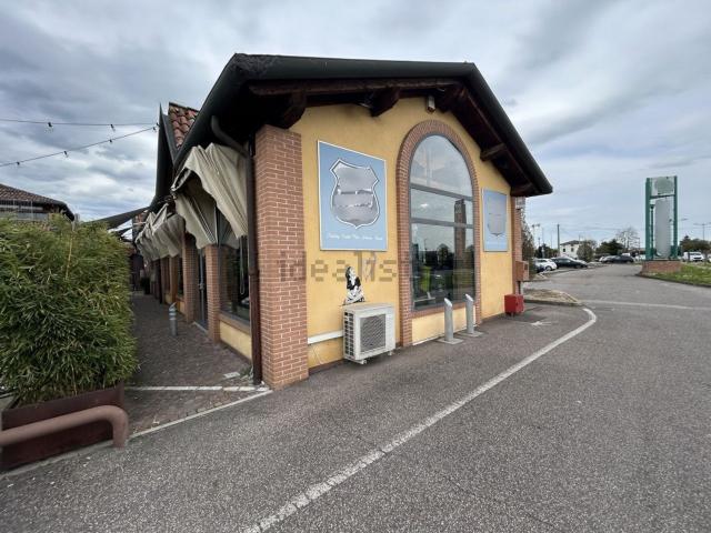 Locale in vendita di 150 m² in Via Levico