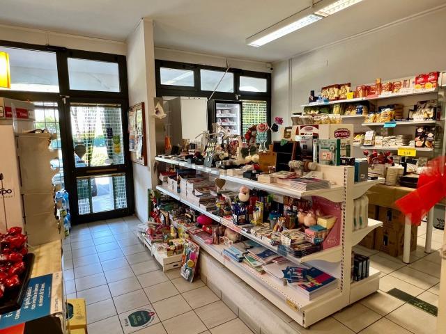 Locale in vendita di 150 m² in Via Leonardo da Vinci, 46