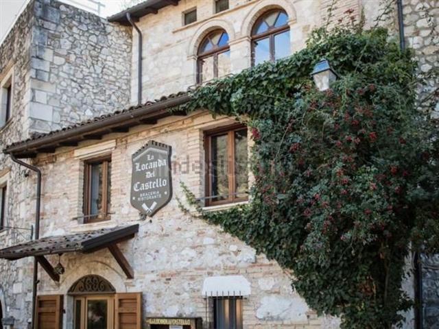 Locale in vendita di 150 m² in Via Luigi Giuliani