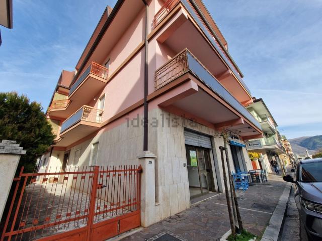 Locale in vendita di 150 m² in Via Molise, 41