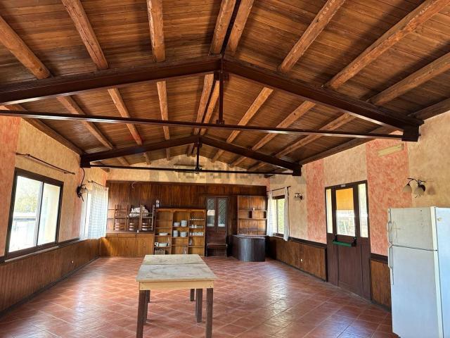 Locale in vendita di 150 m² in Via Monsignor Gaschi