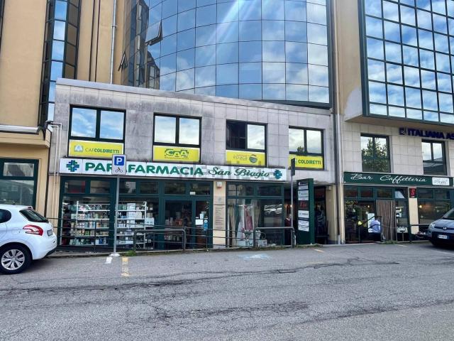 Locale in vendita di 150 m² in Via Maestri del Lavoro