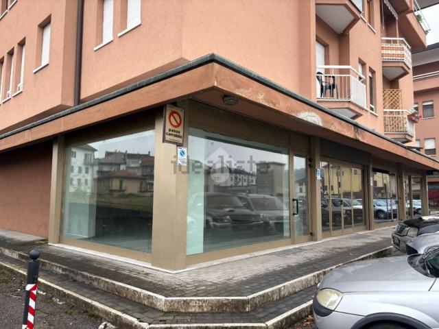 Locale in vendita di 150 m² in Via Marco Damello, 9