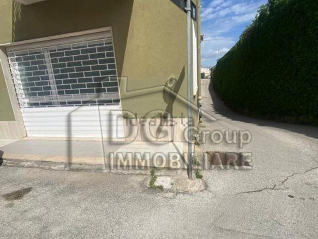 Locale in vendita di 150 m² in Via Maria Riposo
