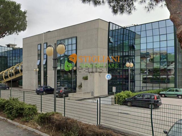 Locale in vendita di 150 m² in Via Martiri della Resistenza