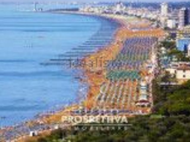 Locale in vendita di 150 m² in Via Meduse