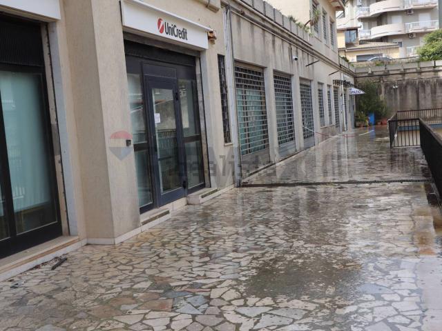 Locale in vendita di 150 m² in Via Michelangelo Buonarroti