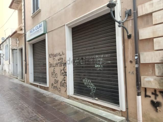Locale in vendita di 150 m² in Via Neghelli, 10