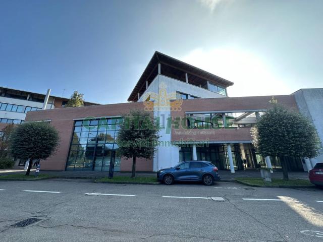 Locale in vendita di 150 m² in Via Salvatore Quasimodo