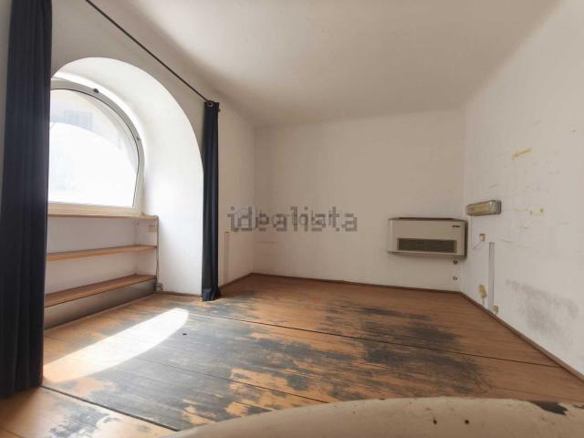 Locale in vendita di 150 m² in Via Santa Chiara, 45