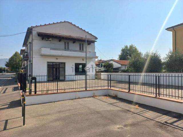 Locale in vendita di 150 m² in Via Spartaco Lavagnini, 90