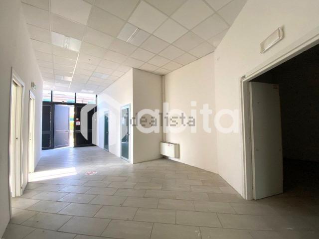 Locale in vendita di 150 m² in Via Poggilupi