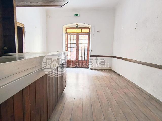 Locale in vendita di 150 m² in Via Patrioti Martiri, 26