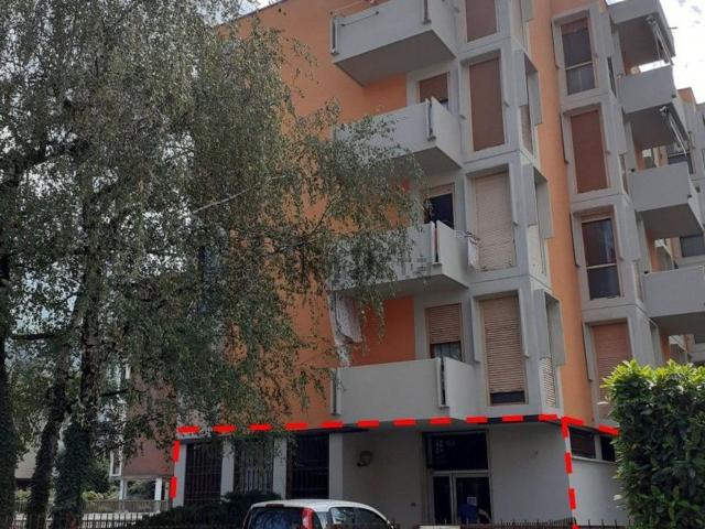 Locale in vendita di 150 m² in Via padre Eusebio Chini, 4