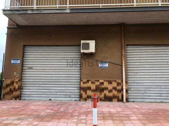 Locale in vendita di 150 m² in Via Plebis Rea