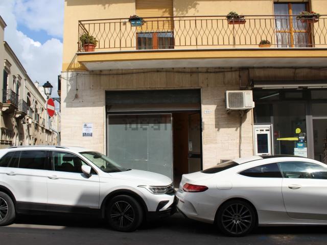 Locale in vendita di 150 m² in Via Regina Elena, 109