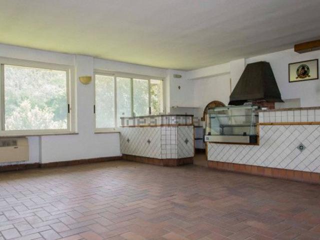 Locale in vendita di 150 m² in Via Torretta