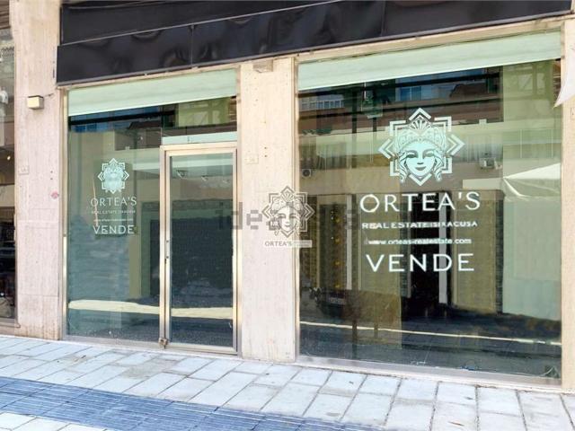 Locale in vendita di 150 m² in Via Tisia