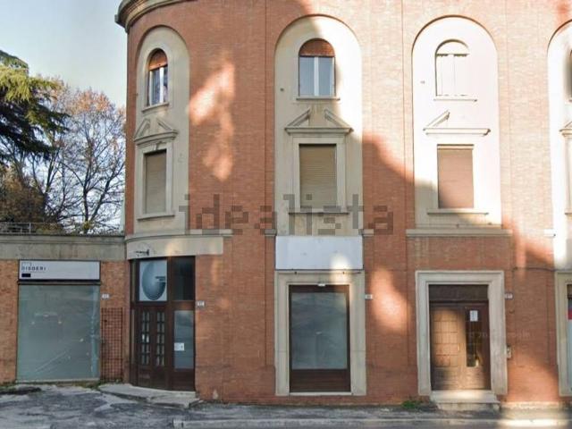 Locale in vendita di 150 m² in Via Trento, 81