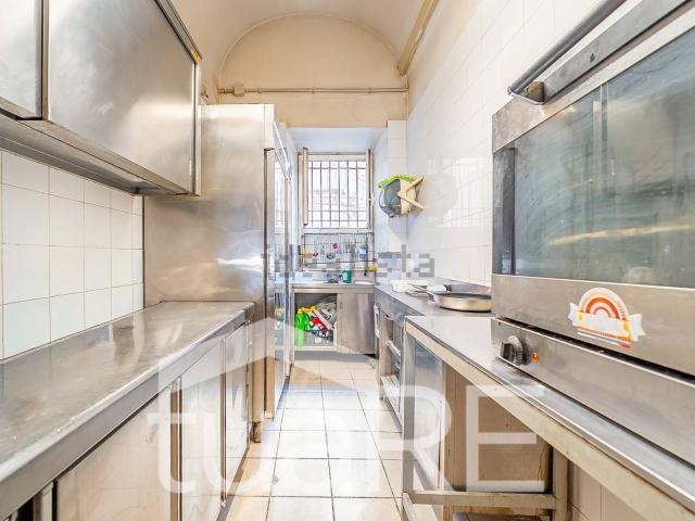 Locale in vendita di 150 m² in Via Varese