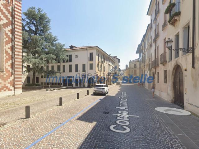 Locale in vendita di 150 m² in Corso Antonio Fogazzaro, 92