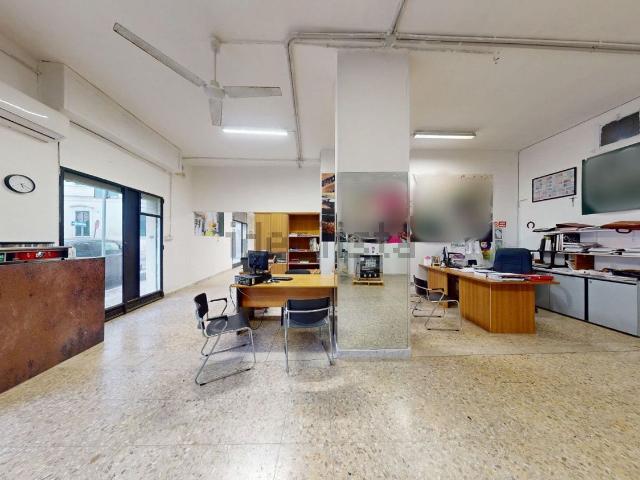 Locale in vendita di 151 m² in Via Egidio Reale, 53