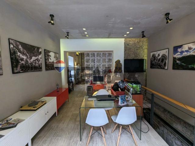 Locale in vendita di 151 m² in Via Francesco Solimena