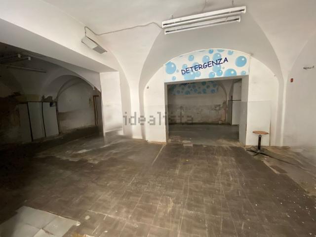 Locale in vendita di 151 m² in Via Smeraldo Vincenzo Zecca, 3