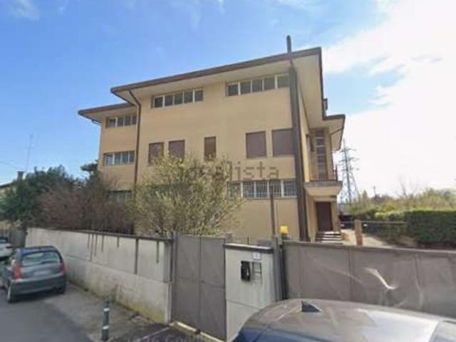 Locale in vendita di 1520 m² in Via Carlo Bergamini, 4