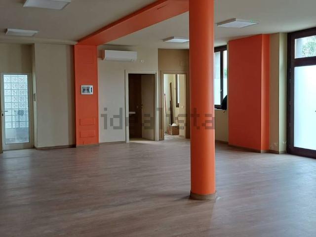 Locale in vendita di 152 m² in Via Camillo Benso Conte di Cavour, 18