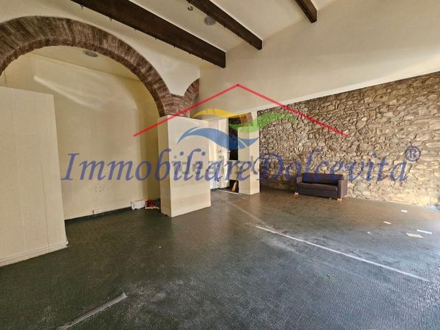 Locale in vendita di 152 m² in Via Aretina, 130