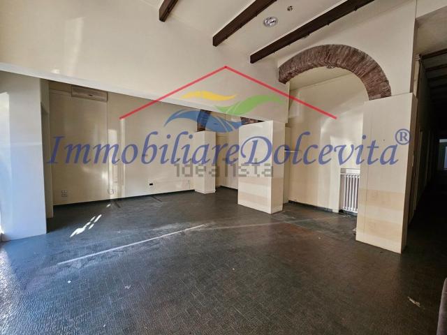 Locale in vendita di 152 m² in Via Aretina, 136